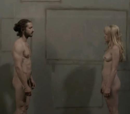Poze scandaloase: Shia LaBeouf, gol puşcă într-un videoclip
