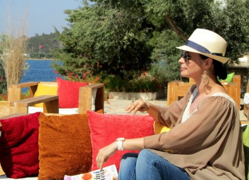 Foto: Andreea Marin Bănică, superbă în vacanţă. Uite ce elegantă e!