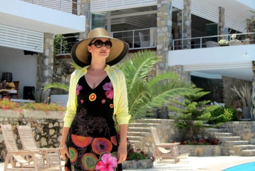 Foto: Andreea Marin Bănică, superbă în vacanţă. Uite ce elegantă e!