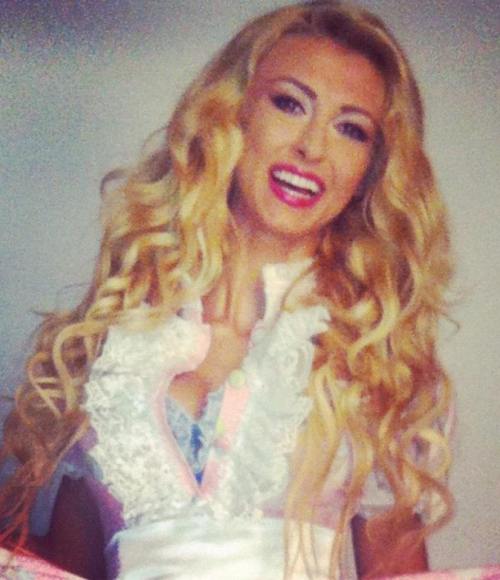 Foto: Andreea Bălan, cu gura până la urechi