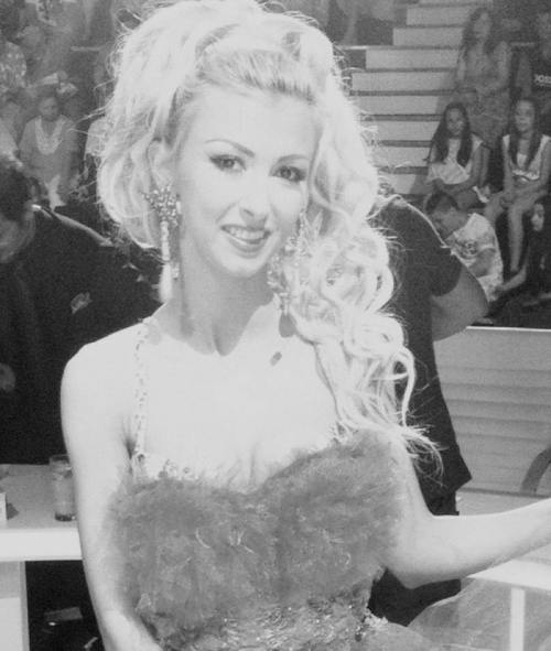 Foto: Andreea Bălan, cu gura până la urechi