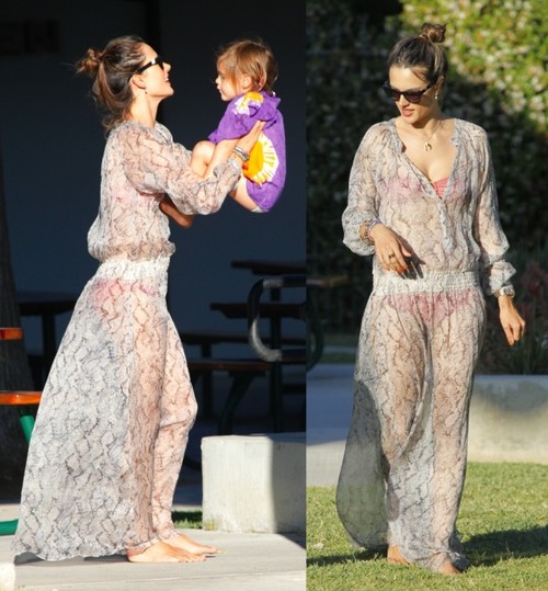 Foto: Alessandra Ambrosio, mămică sexy într-o rochie transparentă