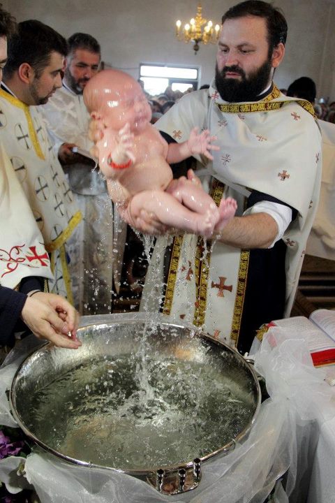 Foto: Gabi Firea şi-a botezat băieţelul. Uite cât de dulce e!