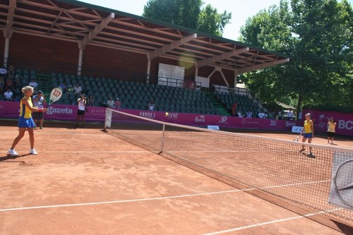 Ruxandra Dragomir şi Jojo, meci de tenis la feminin