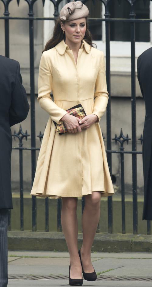 Ducesa Kate, din nou foarte elegantă. Vezi ce a purtat ieri!