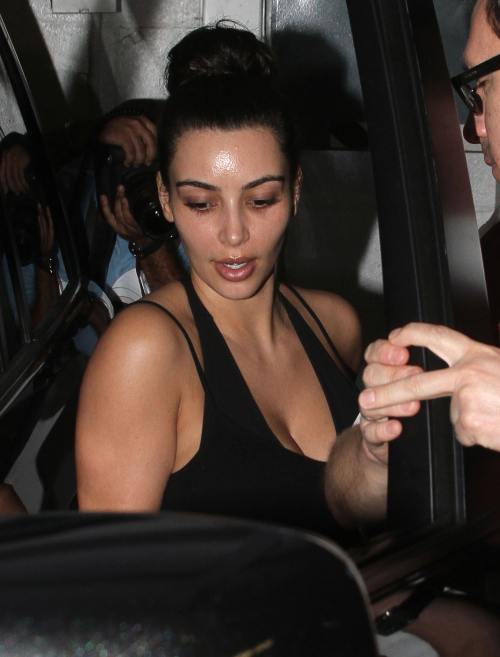 Poze: Ce urâtă e Kim Kardashian nemachiată!