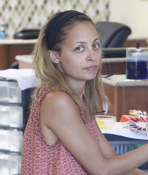 De nerecunoscut: Uite cum arată Nicole Richie nemachiată!