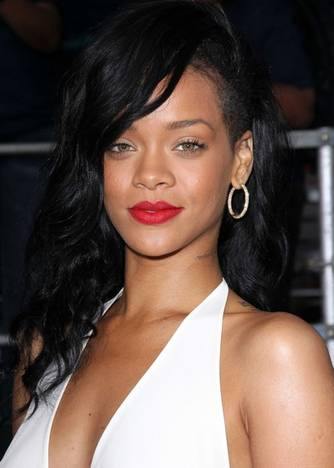 Şocant: Rihanna a postat o poză cu fiica ei