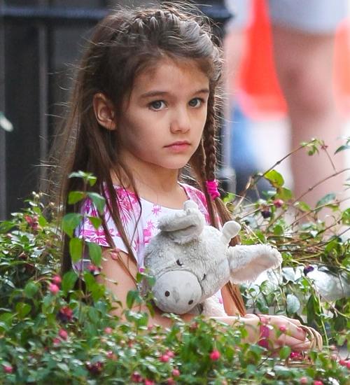 Poze: Suri Cruise, speriată de paparazzi?