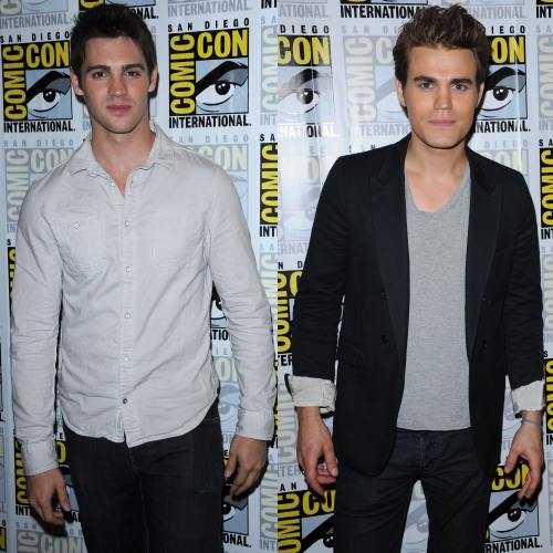 "Vampire Diaries": Vezi cum arată vedetele din serial pe covorul roşu!