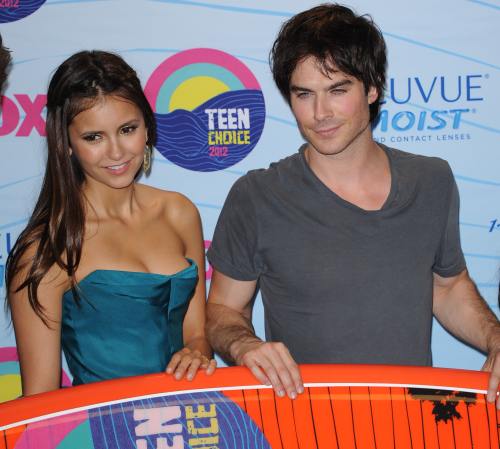 Vampire Diaries: Uite cum arată actorii pe covorul roşu!