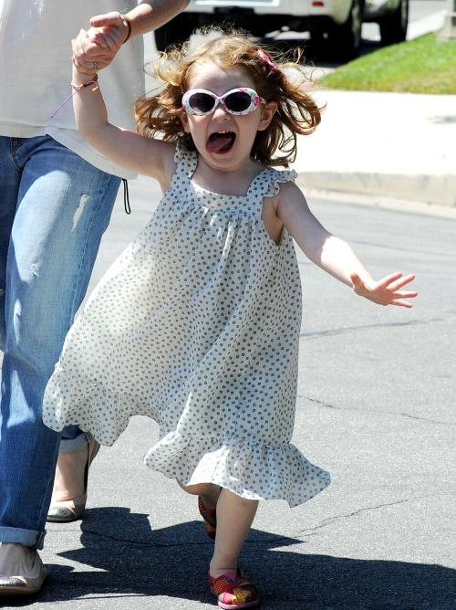 Ce drăguţ! Alyson Hannigan şi fetiţele ei la plimbare