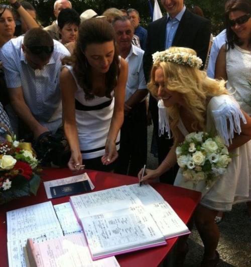 Poze: Delia Matache la cununia civilă