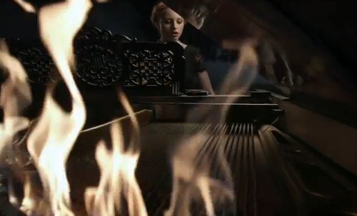 O voce superbă: Lucia lansează o nouă piesă: "Me Over You"