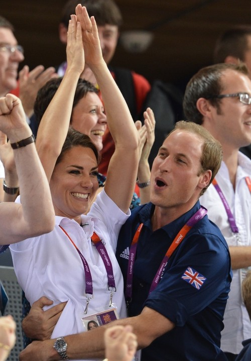 Pot fi şi tandri! Kate şi prinţul William s-au îmbrăţişat în public