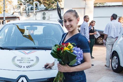 Poze: Medaliații la Jocurile Olimpice Londra 2012, premiați cu câte un autoturism