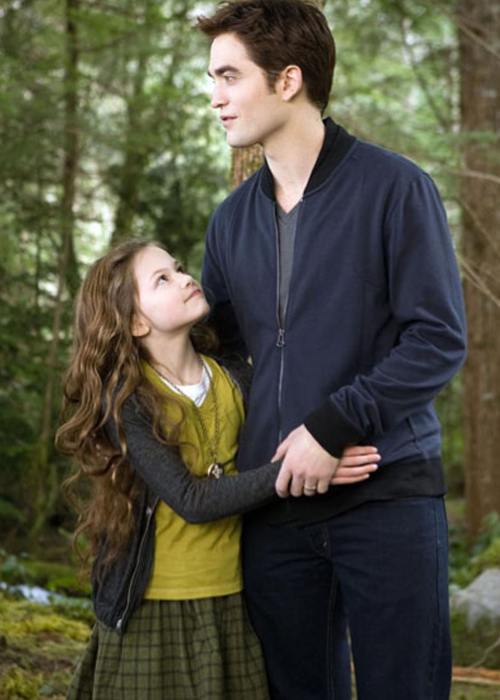 Robert Pattinson şi Kristen Stewart, din nou îmbrăţişaţi