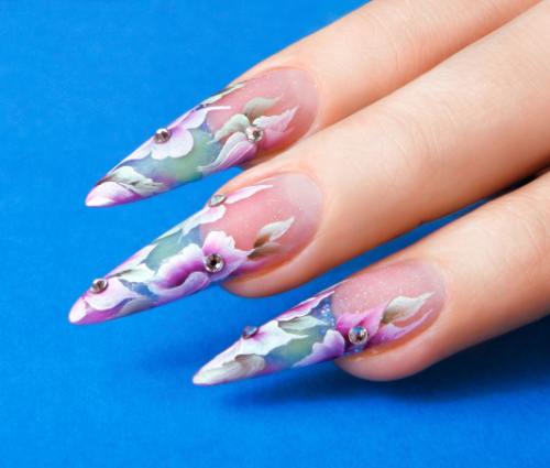 Poze: Manichiura stiletto. Tu ai purta asemenea unghii?
