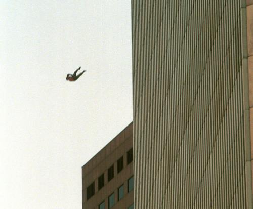 Atentatele de la 11 septembrie 2001: Vezi cele mai şocante poze!