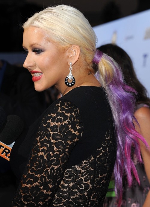 Oribil! În ce hal s-a îmbrăcat Christina Aguilera pe covorul roşu!