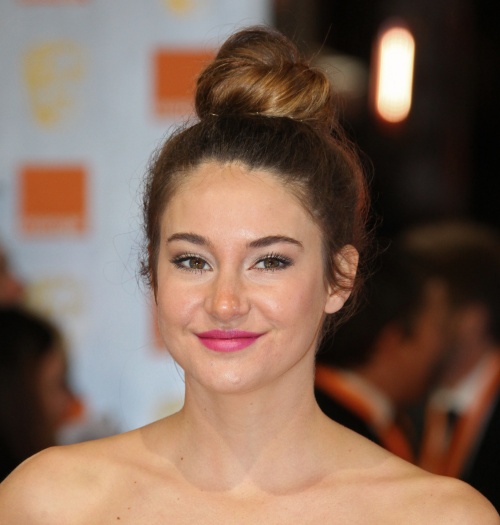 Tendinţe hairstyle toamnă 2012: cocul în vârful capului face senzaţie!
