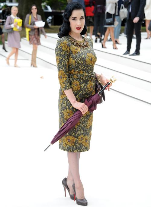 Dita Von Teese: Nu mă îmbrac la modă, am stilul meu