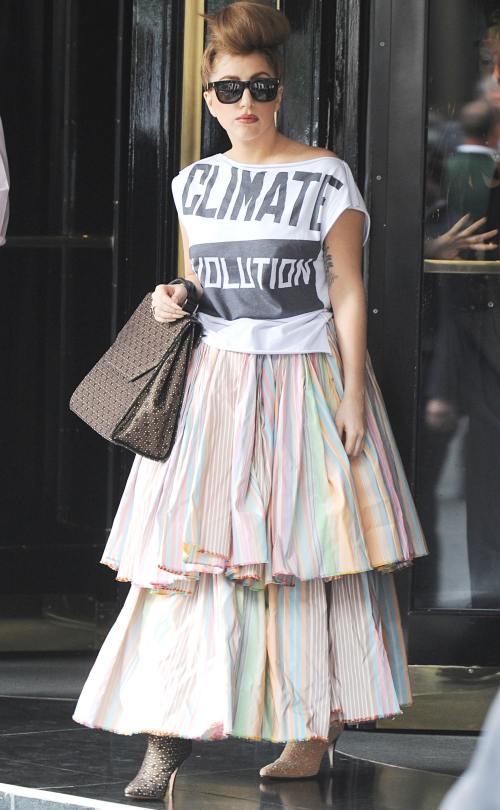 Lady Gaga, într-o ţinută decentă la Londra
