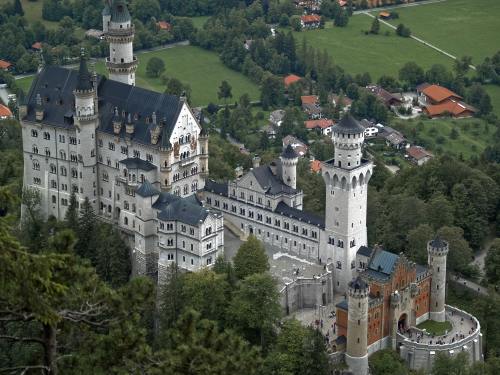 Top 5 castele şi palate superbe din Europa