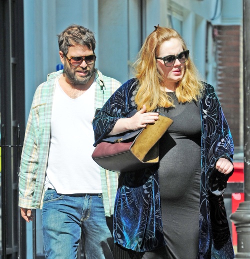 BREAKING NEWS: Adele a născut un băieţel