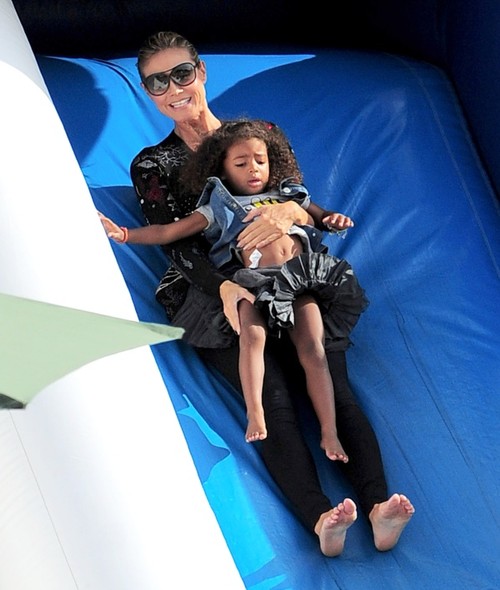 Foto: Heidi Klum se pregăteşte de Halloween cu copiii şi noul iubit