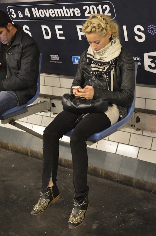 Foto: Ce coafură ciudată are Laura Cosoi! Îţi place sau nu?