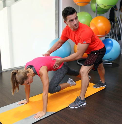 VIDEO! Antrenament de fitness la tine acasă cu Florin Neby! ZIUA 1!