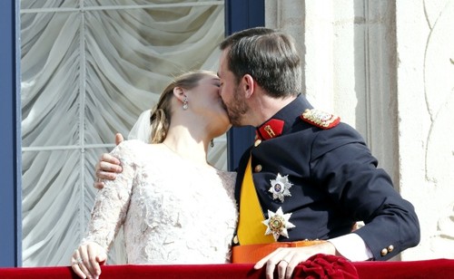Foto: Cuplul regal de la Luxemburg, sărut identic cu cel al lui Kate şi al prinţului William
