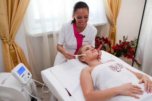 VIDEO Beauty zone: Află cum să obţii un ten luminos şi fără pete cu mezoterapia virtuală cu oxigen!