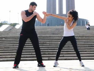 DJ Wanda face antrenamente de armată pentru a avea un posterior sexy