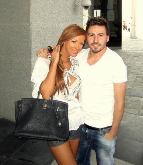 Wow! Bianca Drăguşanu s-a făcut portocalie. Vezi cum arată lângă Cristea
