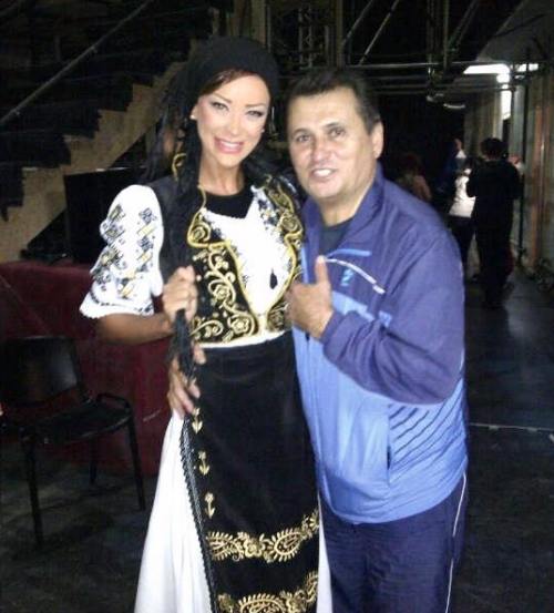 Dansez pentru tine: Bianca Drăguşanu, în costum popular alături de Nea Mărin