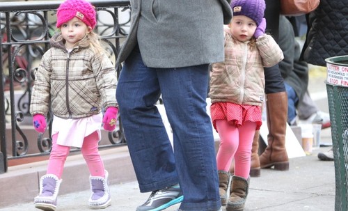 POZE: Uite cât de scumpe sunt fetiţele actriţei Sarah Jessica Parker!