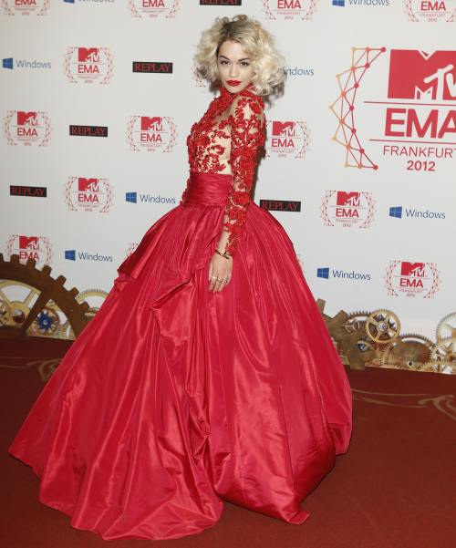 Sexy sau vulgară? Vezi cum s-a îmbrăcat Rita Ora la MTV EMA 2012