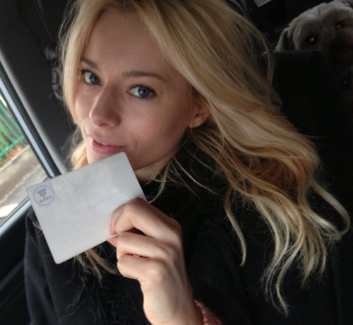 Laura Cosoi se laudă că e cetăţean model. Uite ce a făcut!