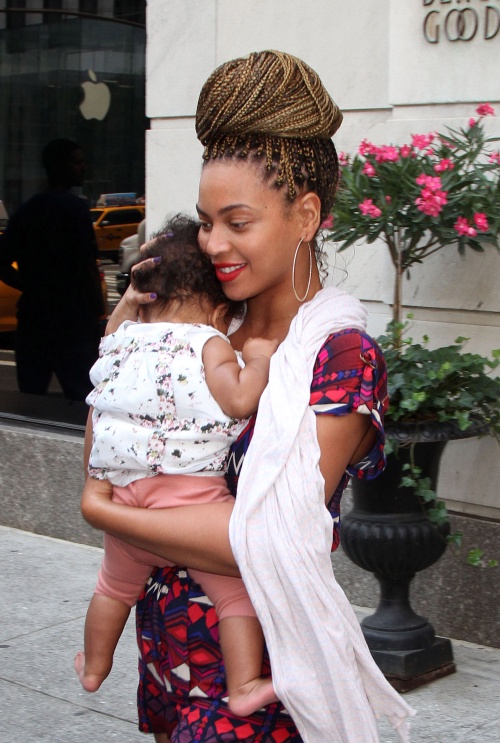POZE DE FAMILIE: Blue Ivy, fiica lui Beyonce, a împlinit un an! Uite cum arată!