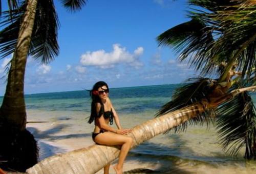 FOTO: Top 4 vedete care au petrecut sărbătorile în chiloţi