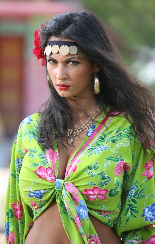 Poze pe care Nicoleta Luciu nu ar vrea să le vezi! Uite cum arăta la 18 ani!