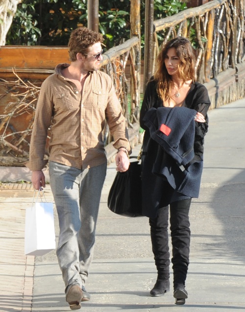 E oficial, se vor căsători! Gerard Butler i-a dat inel cu diamant Mădălinei Ghenea!