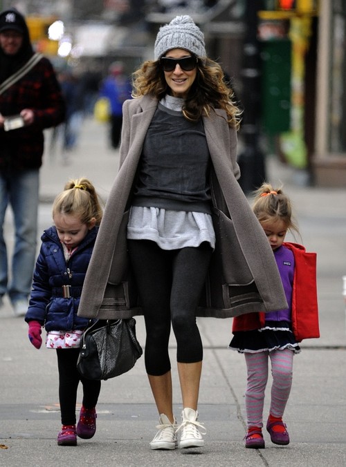 Foto: Sarah Jessica Parker şi gemenele ei, 3 fete cool la plimbare