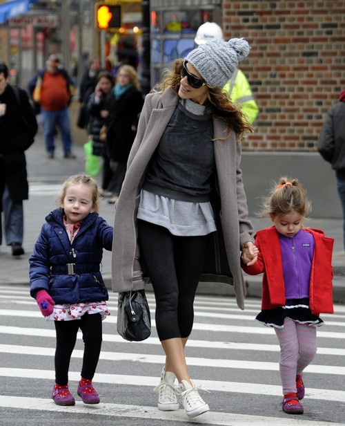 Foto: Sarah Jessica Parker şi gemenele ei, 3 fete cool la plimbare