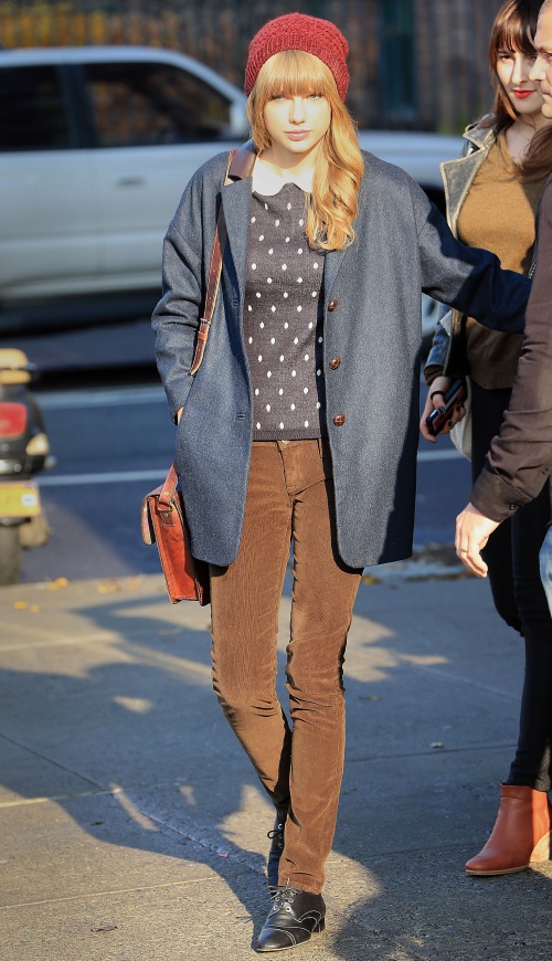 Stil de vedetă: Taylor Swift, o tânără care ştie să se îmbrace elegant! Îţi place?
