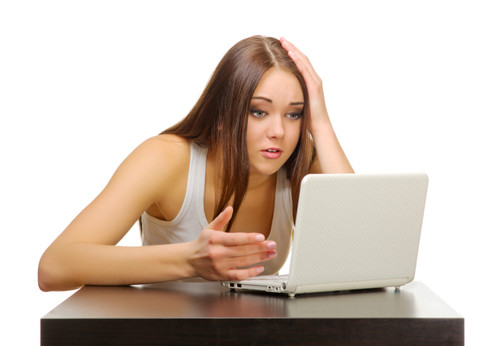 Sex: 5 motive să nu îţi mai urmăreşti fostul iubit pe Internet