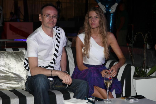 Foto | Transformarea Iuliei Albu: de la blondă diafană la femeia cu găina