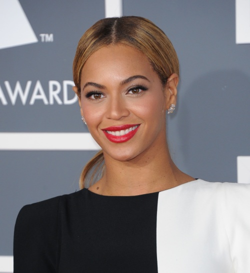 Make-up: Cum să te machiezi ca o divă! Vezi poze cu vedetele la Grammy 2013!